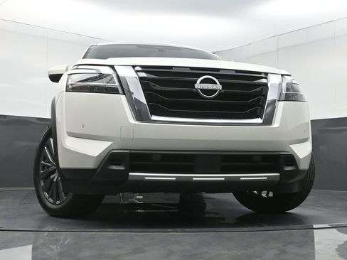 Used 2024 Nissan Pathfinder SL w/ SL Premium Package FWD image 28