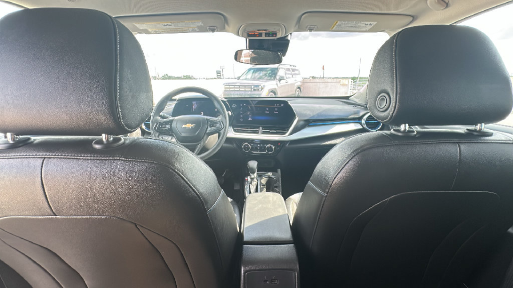 Used 2025 Chevrolet Trax LT FWD image 27