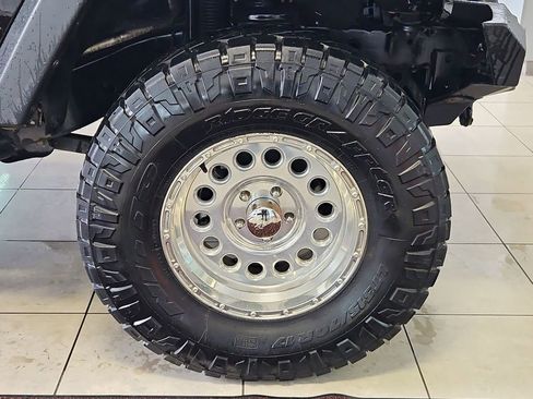 Used 2017 Jeep Wrangler Unlimited Rubicon w/ Connectivity Group AWD/4WD image 30