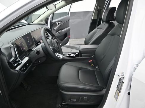 Used 2025 Kia Sportage EX image 11