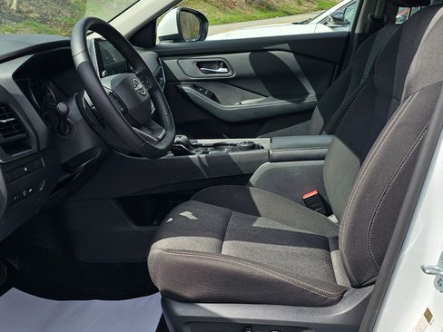 Used 2025 Nissan Rogue SV image 23