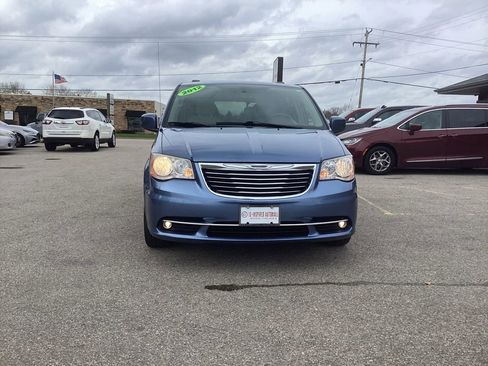 Used 2012 Chrysler Town & Country Touring w/ Driver Convenience Group image 3