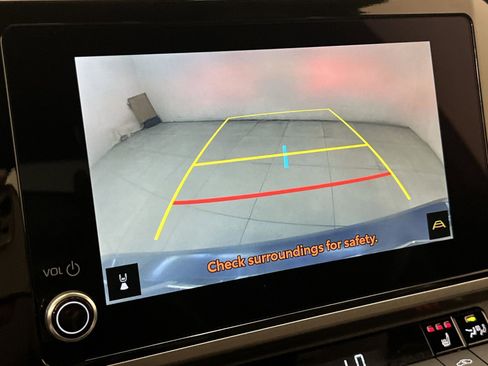 Used 2025 Toyota Camry SE w/ Convenience Package image 17