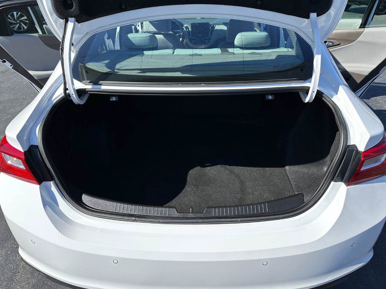 Used 2020 Chevrolet Malibu LS w/ Driver Confidence Package II FWD image 33