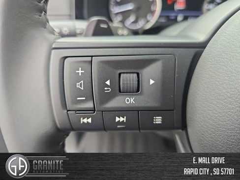 New 2025 Nissan Pathfinder SV image 31