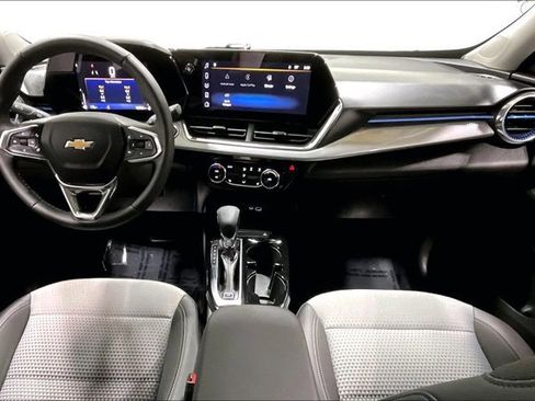 Used 2025 Chevrolet Trax LT w/ LT Convenience Package image 15