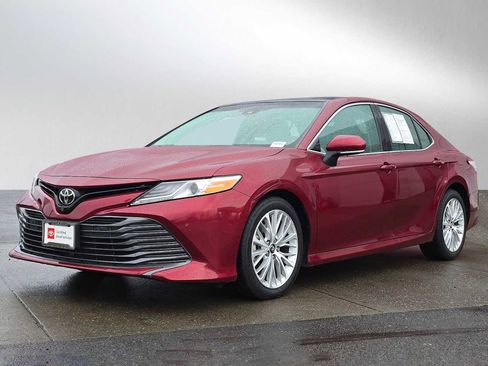 Certified 2018 Toyota Camry XLE image 7