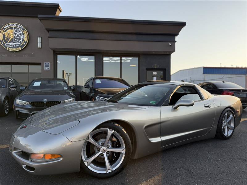 Used 2000 Chevrolet Corvette Coupe RWD image 1