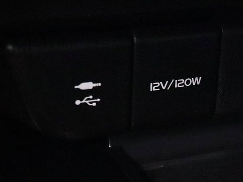 Used 2019 Toyota Camry SE image 18