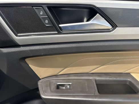 Used 2023 Volkswagen Atlas Cross Sport SE w/ Panoramic Sunroof Package FWD image 15