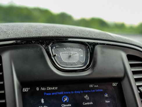 Used 2018 Chrysler 300 S w/ 300S Premium Group RWD image 35