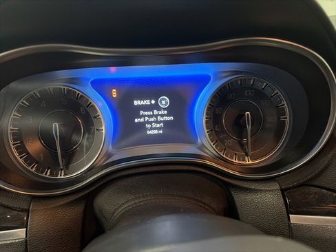 Used 2018 Chrysler 300 Limited w/ Safetytec Plus Group image 14