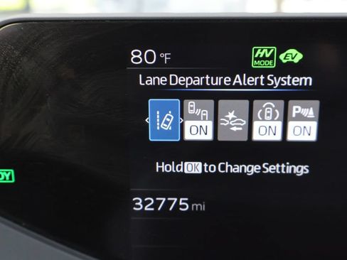 Certified 2024 Toyota Prius Prime FWD image 3