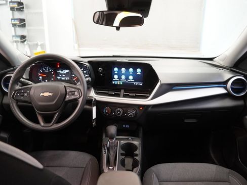 Used 2024 Chevrolet Trax LS w/ LS Convenience Package FWD image 18
