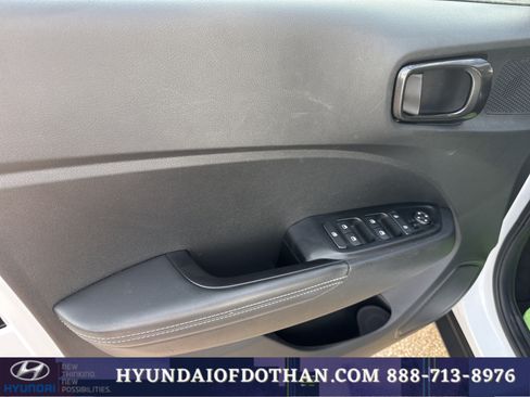 Certified 2022 Hyundai Venue Limited FWD image 8