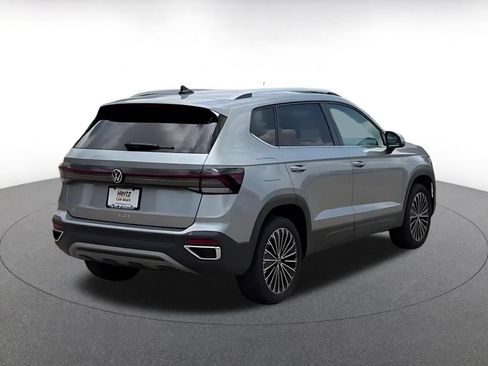 Used 2025 Volkswagen Taos SE FWD image 14
