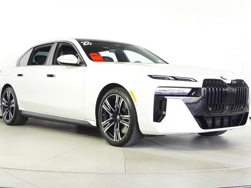 Used 2023 BMW 740i w/ Parking Assistance Package RWD image 4