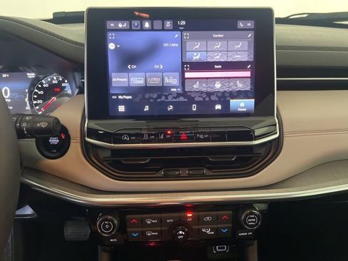 Certified 2023 Jeep Compass Limited image 23