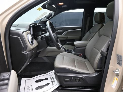 Used 2024 Chevrolet Colorado ZR2 w/ ZR2 Convenience Package III AWD/4WD image 9