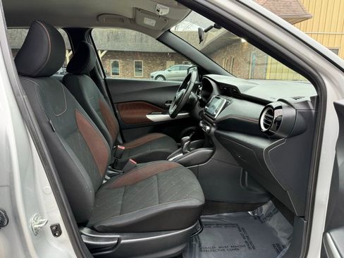 Used 2018 Nissan Kicks SR image 21