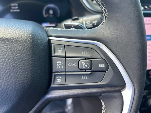 Certified 2024 Jeep Grand Cherokee Limited RWD image 46