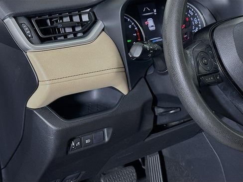 Used 2020 Toyota RAV4 XLE FWD image 17