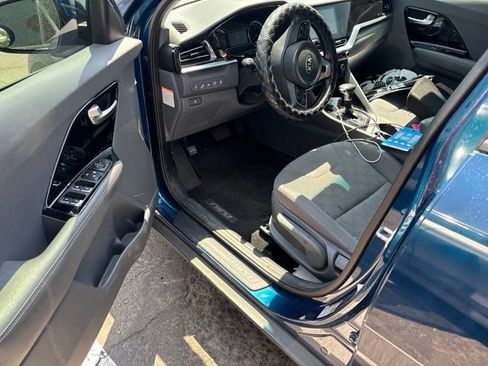 Used 2020 Kia Niro LXS FWD image 3
