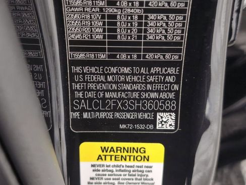 Certified 2025 Land Rover Discovery Sport Dynamic SE image 18