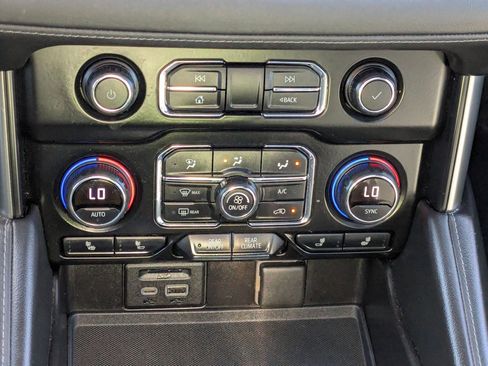 Used 2021 Chevrolet Tahoe Z71 w/ Luxury Package image 16