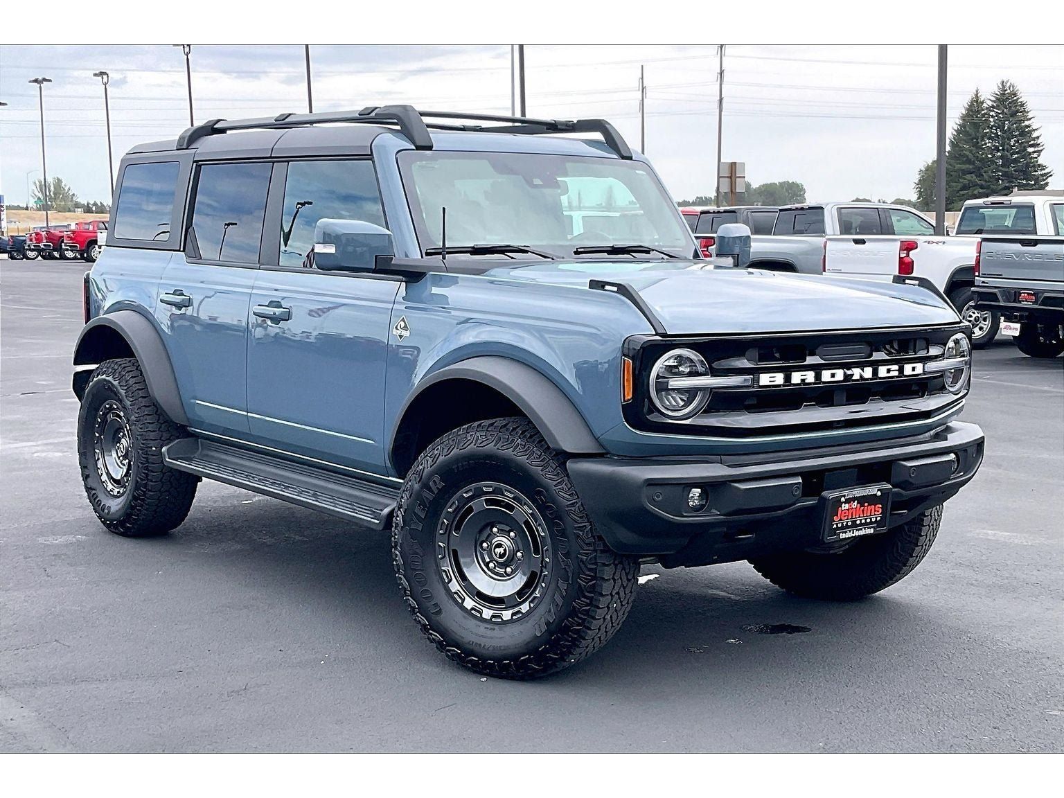 Used 2025 Ford Bronco Outer Banks w/ Sasquatch Package AWD/4WD image 2