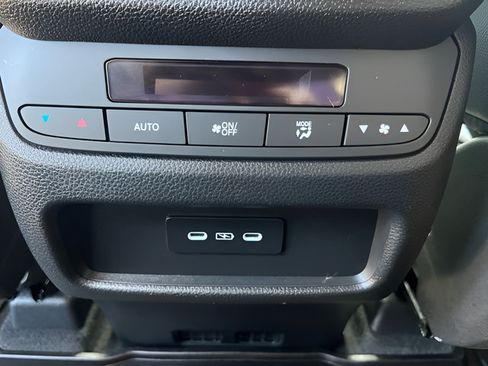 Used 2025 Honda Pilot Touring image 36