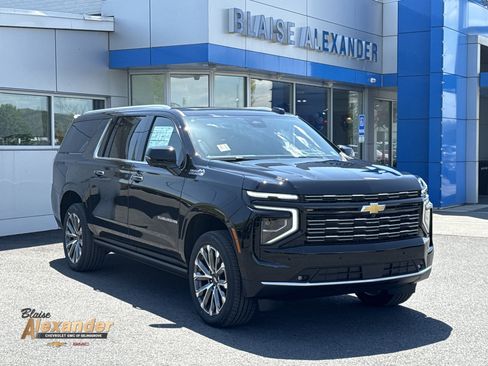 New 2026 Chevrolet Suburban High Country AWD/4WD image 1