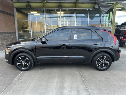 Used 2024 Kia Niro EX image 6