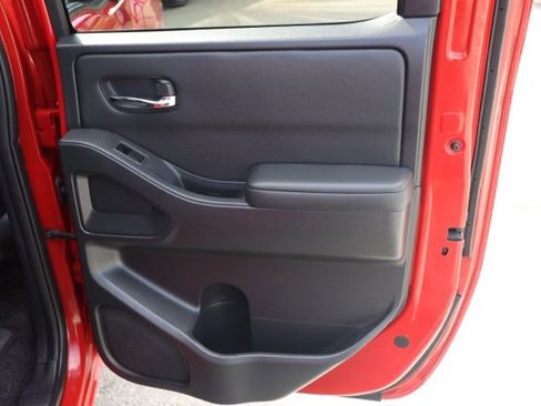 Used 2023 Nissan Frontier SV image 18