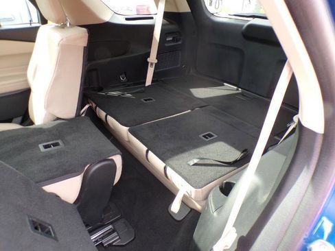 Used 2022 Ford Explorer XLT w/ Equipment Group 202A image 8