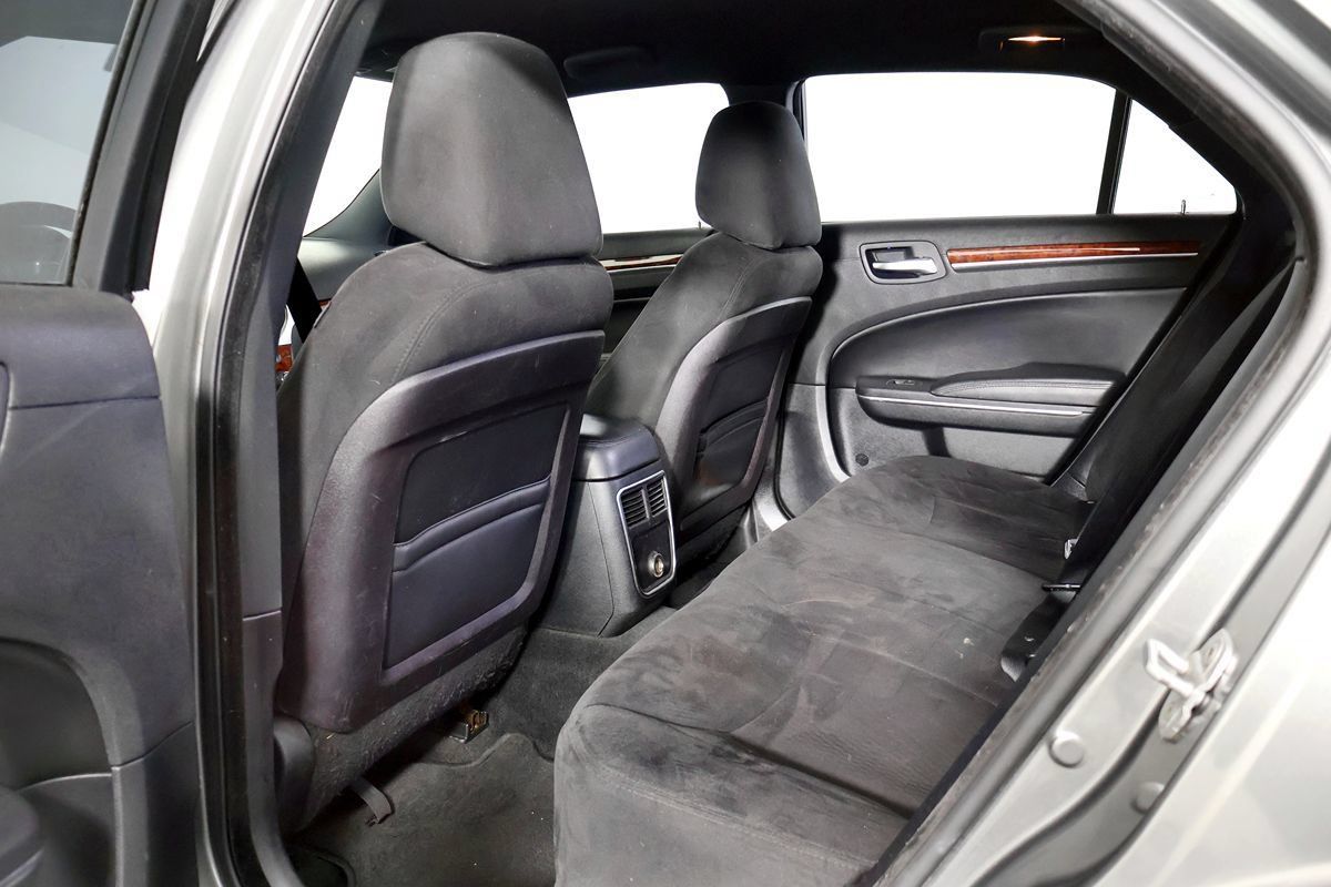 Used 2012 Chrysler 300 RWD image 37
