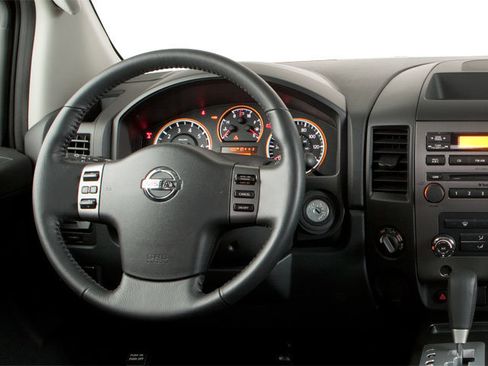 Used 2013 Nissan Titan SL w/ Moonroof Pkg AWD/4WD image 9
