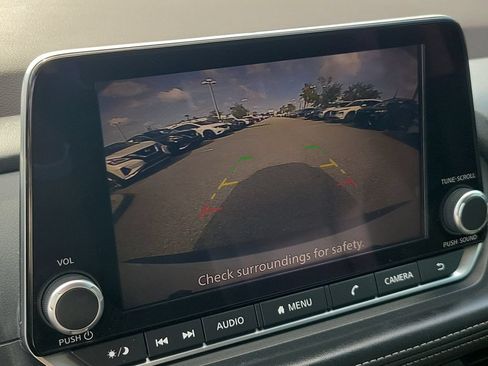 Certified 2022 Nissan Rogue SV FWD image 25