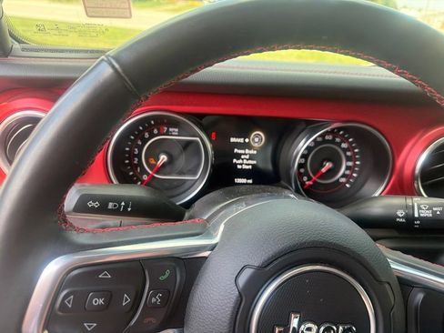 Used 2022 Jeep Gladiator Rubicon w/ Cold Weather Group AWD/4WD image 13