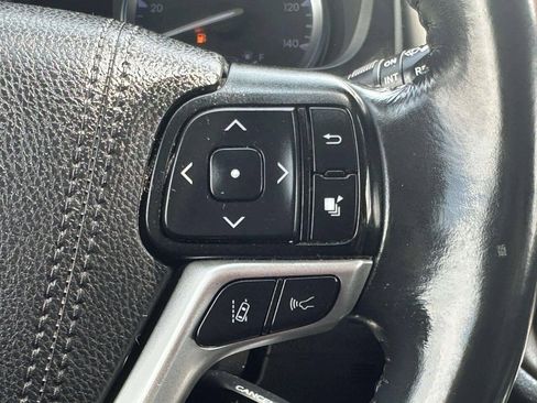 Used 2019 Toyota Highlander XLE AWD/4WD image 24