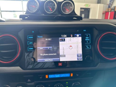 Used 2019 Toyota Tacoma TRD Sport image 16