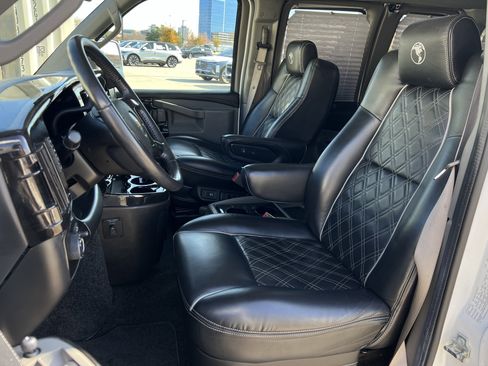 Used 2019 Chevrolet Express 2500 w/ Enhanced Convenience Package image 25