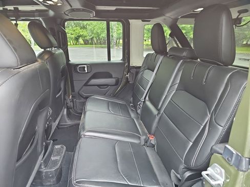 Used 2023 Jeep Wrangler Unlimited Sahara w/ Cold Weather Group AWD/4WD image 18