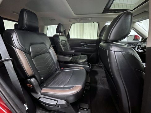 Used 2022 Nissan Pathfinder Platinum w/ Lighting Package (N93) image 18