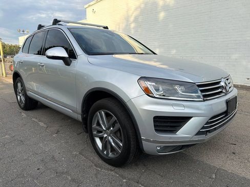 Used 2016 Volkswagen Touareg Sport AWD/4WD image 8