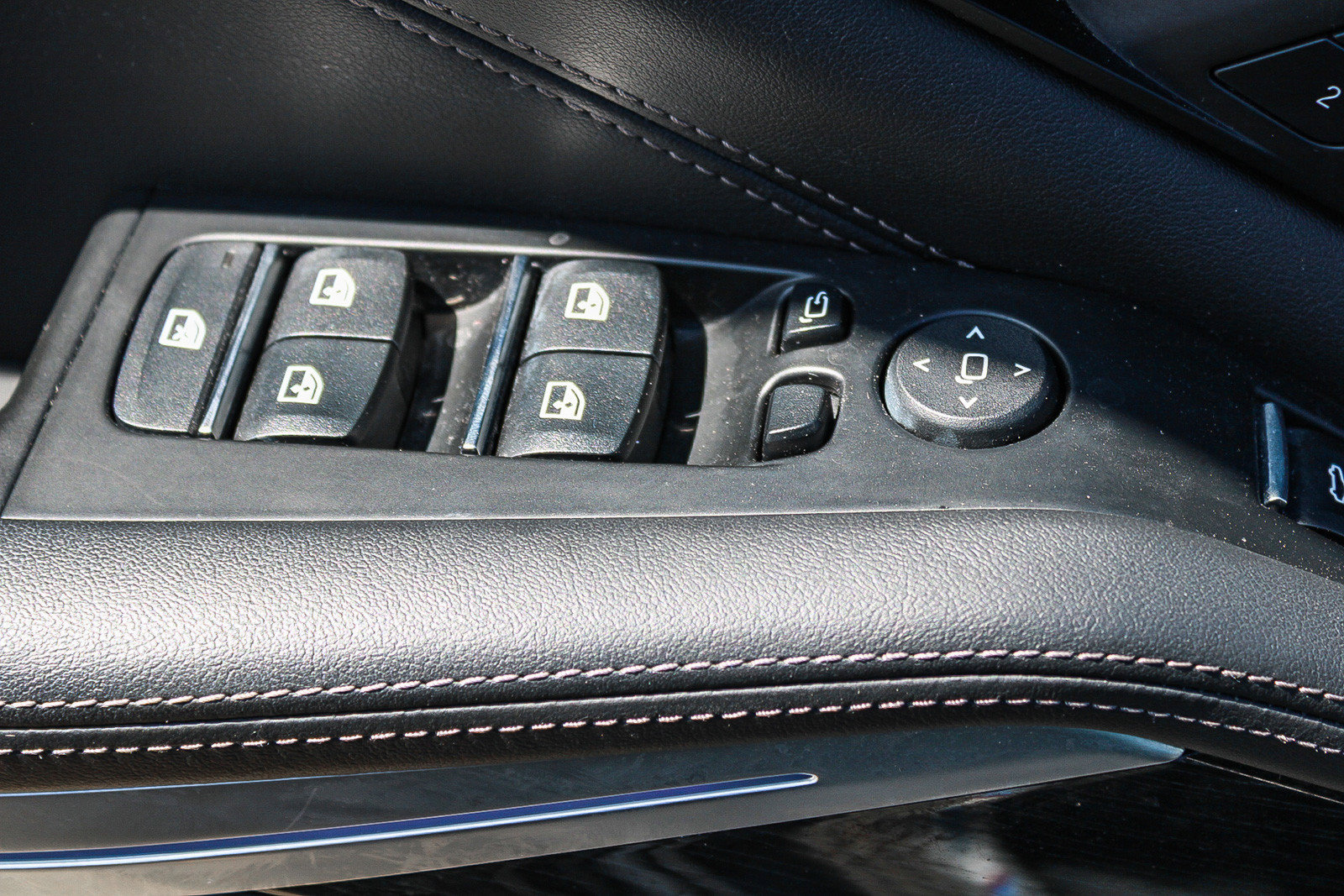 Used 2024 BMW X5 sDrive40i w/ M Sport Package RWD image 20