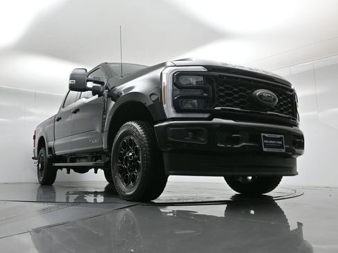 New 2026 Ford F250 Lariat w/ Black Appearance Package image 45