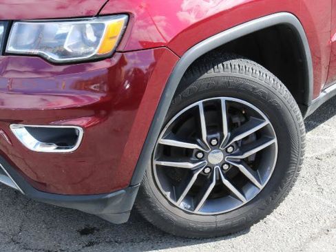 Used 2018 Jeep Grand Cherokee Limited image 3