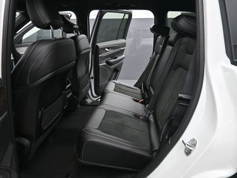 New 2026 Jeep Grand Cherokee Laredo image 13