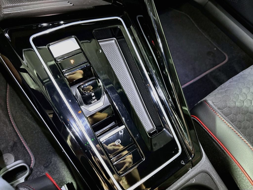 New 2026 Volkswagen GTI SE FWD image 18